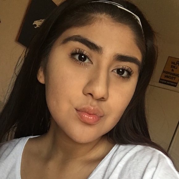 Meet your Posher, Alyssa - Picture 1 of 1